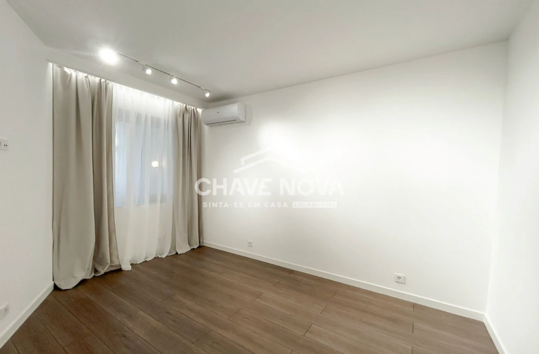 Apartamento T2 para Venda em Santo António Foto 13