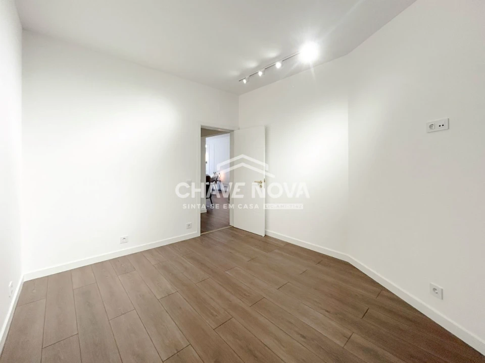 Apartamento T2 para Venda em Santo António Foto 18
