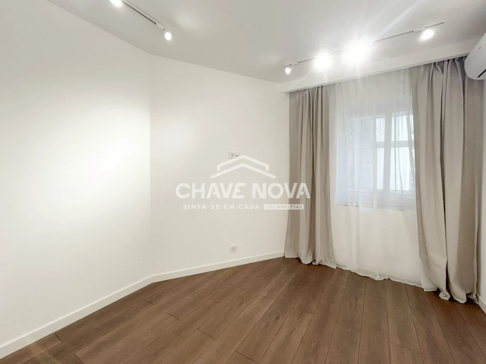Apartamento T2 para Venda em Santo António Foto 19