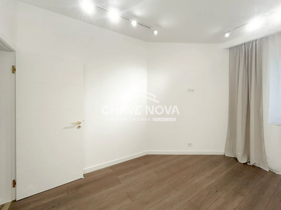 Apartamento T2 para Venda em Santo António Foto 20