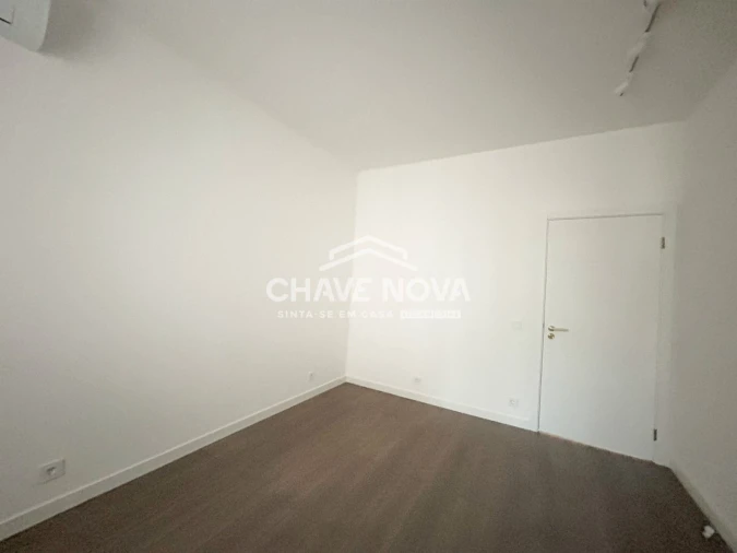 Apartamento T2 para Venda em Santo António Foto 14