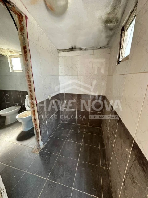 Moradia T2 para Venda em Lomba