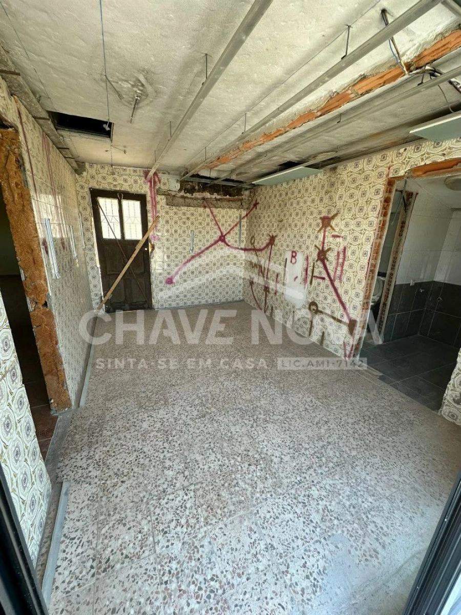 Moradia T2 para Venda em Lomba Foto 6