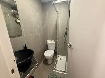 Armazém para Venda em Quarteira