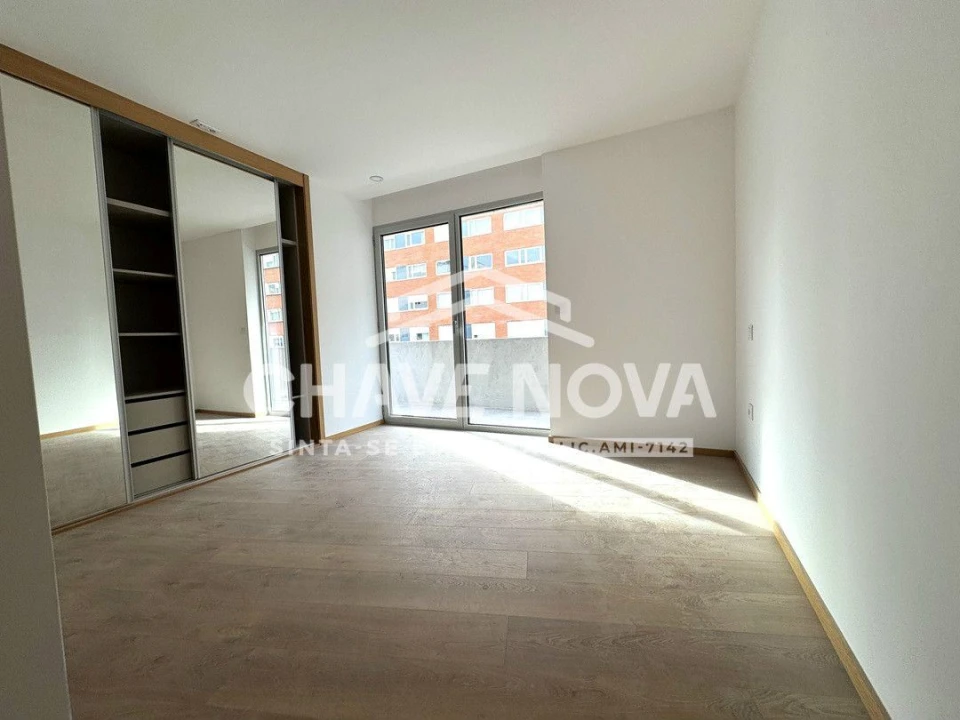 Apartamento T2 para Arrendamento em Ramalde Foto 4
