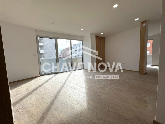 Apartamento T2 para Arrendamento em Ramalde Foto 2