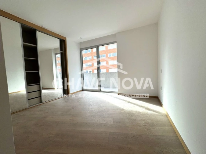 Apartamento T2 para Arrendamento em Ramalde Foto 4