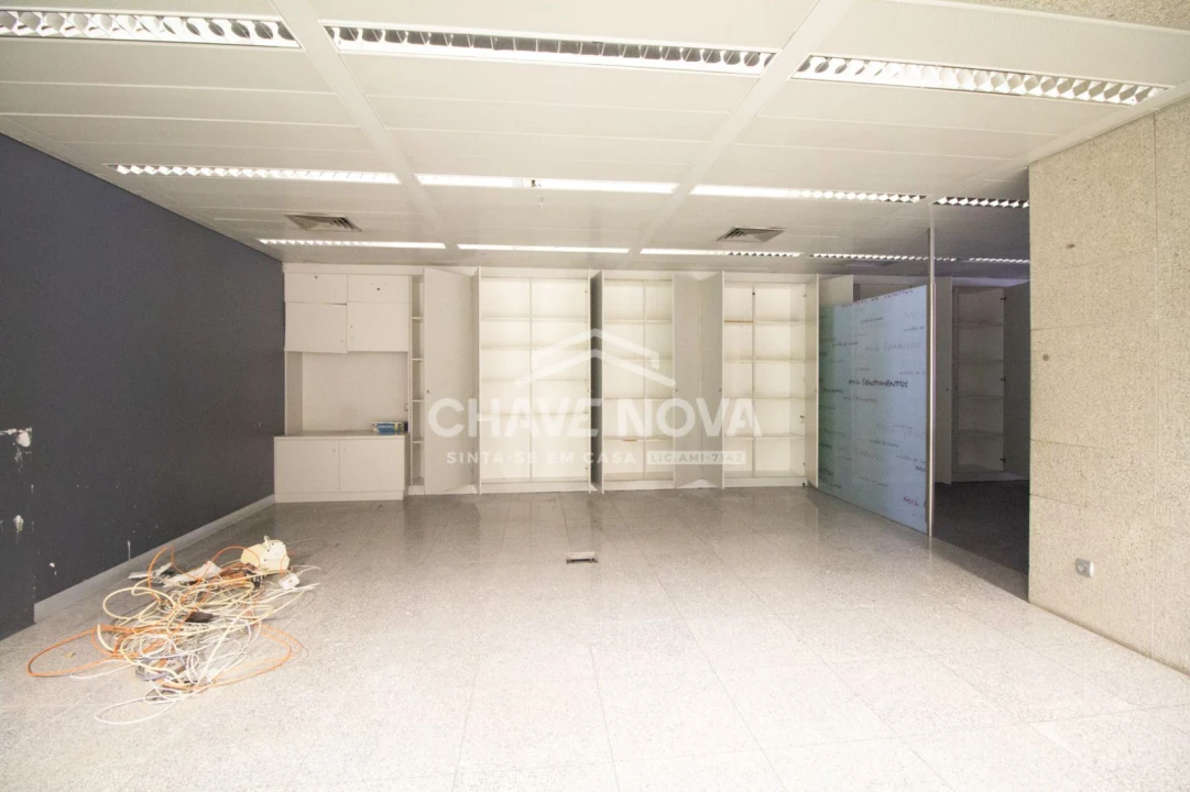 Loja para Venda em Lordelo do Ouro e Massarelos Foto 12