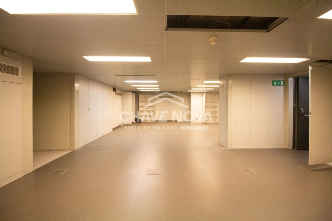 Loja para Venda em Lordelo do Ouro e Massarelos Foto 15