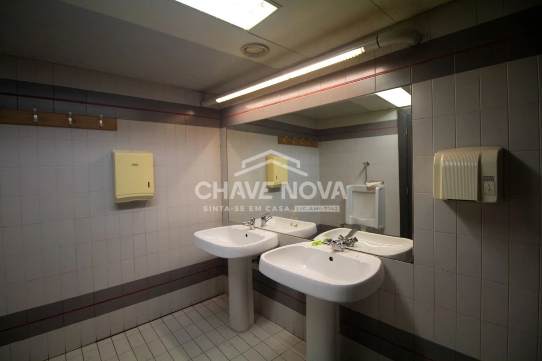 Loja para Venda em Lordelo do Ouro e Massarelos Foto 21