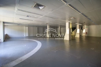 Loja para Venda em Lordelo do Ouro e Massarelos