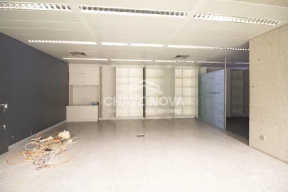 Loja para Venda em Lordelo do Ouro e Massarelos