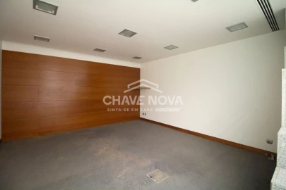 Loja para Venda em Lordelo do Ouro e Massarelos