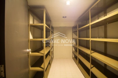 Loja para Venda em Lordelo do Ouro e Massarelos