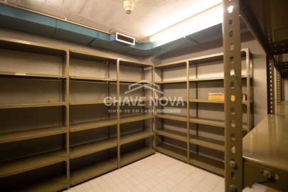 Loja para Venda em Lordelo do Ouro e Massarelos