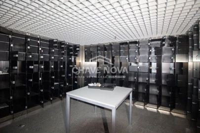 Loja para Venda em Lordelo do Ouro e Massarelos