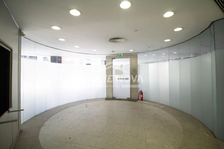 Loja para Venda em Lordelo do Ouro e Massarelos Foto 5