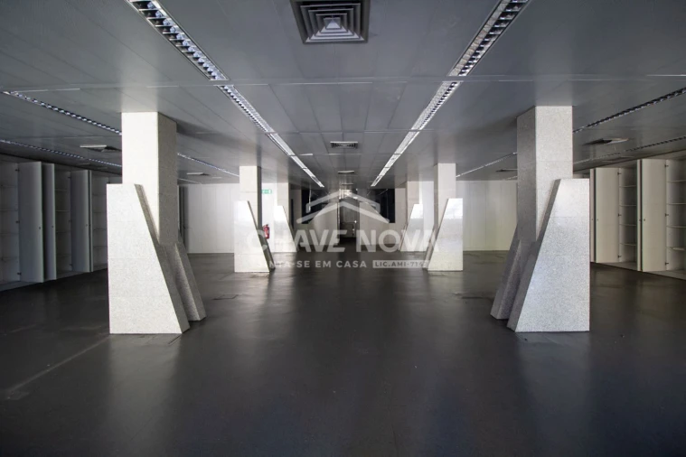 Loja para Venda em Lordelo do Ouro e Massarelos Foto 8