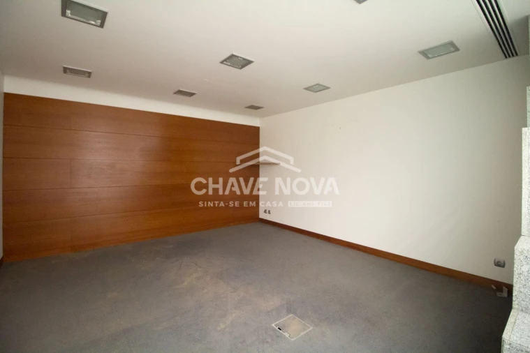 Loja para Venda em Lordelo do Ouro e Massarelos Foto 13