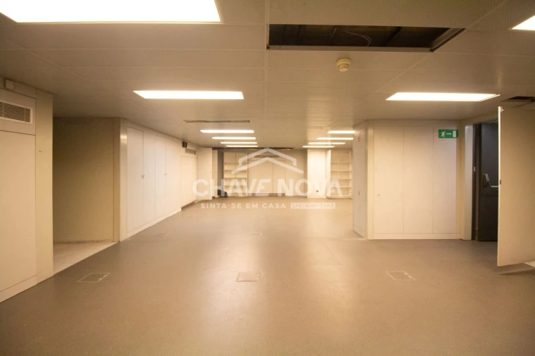 Loja para Venda em Lordelo do Ouro e Massarelos Foto 15