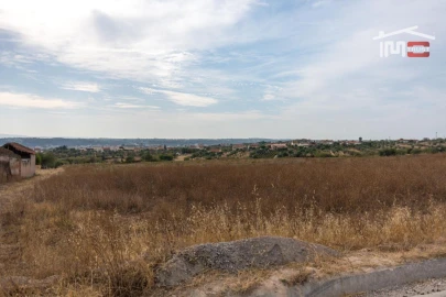 Terreno Misto para Venda em São João Baptista e Santa Maria dos Olivais