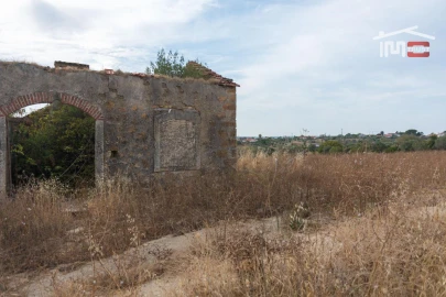 Terreno Misto para Venda em São João Baptista e Santa Maria dos Olivais