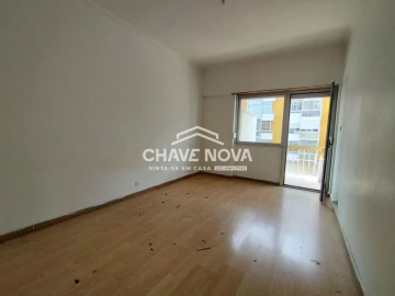 Apartamento T2 para Venda em Oeiras e São Julião da Barra, Paço de Arcos e Caxias