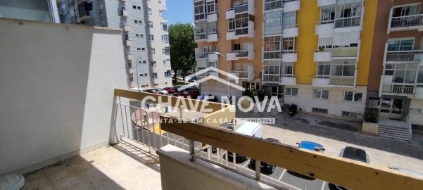 Apartamento T2 para Venda em Oeiras e São Julião da Barra, Paço de Arcos e Caxias