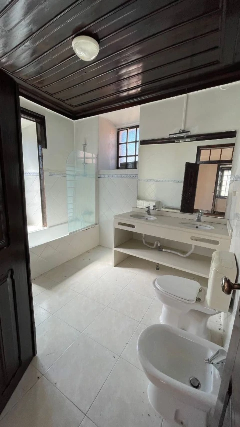 Moradia T5 para Venda em Abrunheira, Verride e Vila Nova da Barca