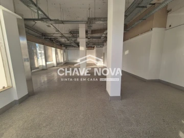 Loja para Venda em Albufeira e Olhos de Água