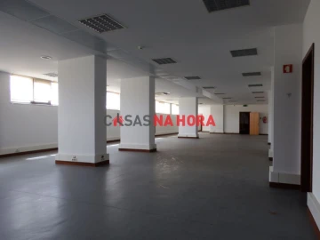 Escritório para Arrendamento em Ajuda