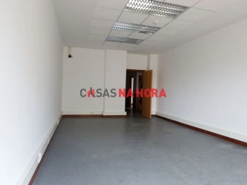 Escritório para Arrendamento em Ajuda