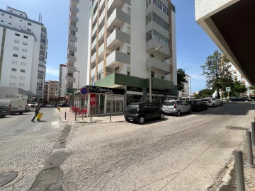 Negócio para Venda em Quarteira