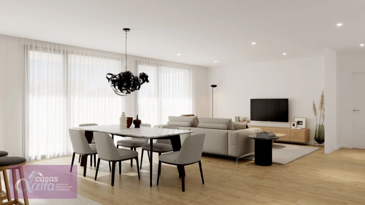 Apartamento T4 para Venda em Parceiros e Azoia Foto 1