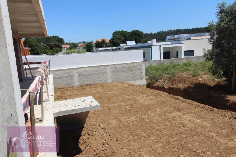 Apartamento T4 para Venda em Parceiros e Azoia Foto 12