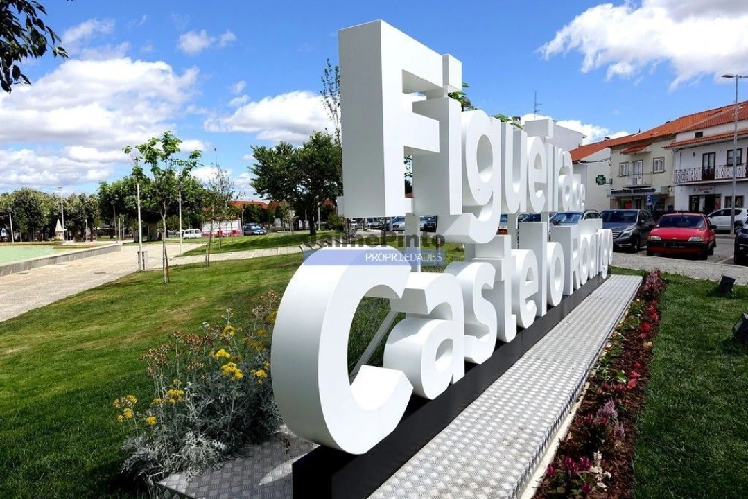 Prédio para Venda em Figueira de Castelo Rodrigo Foto 1