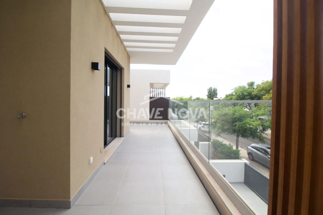 Moradia T4 para Venda em Quarteira Foto 23