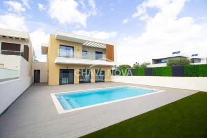 Moradia T4 para Venda em Quarteira