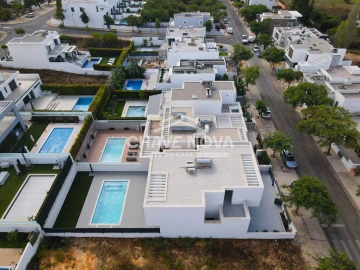 Moradia T4 para Venda em Quarteira