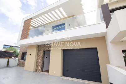 Moradia T4 para Venda em Quarteira