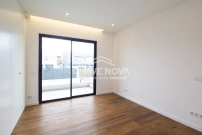 Moradia T4 para Venda em Quarteira