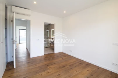 Moradia T4 para Venda em Quarteira