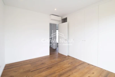 Moradia T4 para Venda em Quarteira