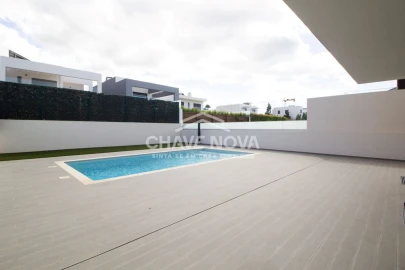 Moradia T4 para Venda em Quarteira