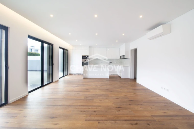 Moradia T4 para Venda em Quarteira Foto 7