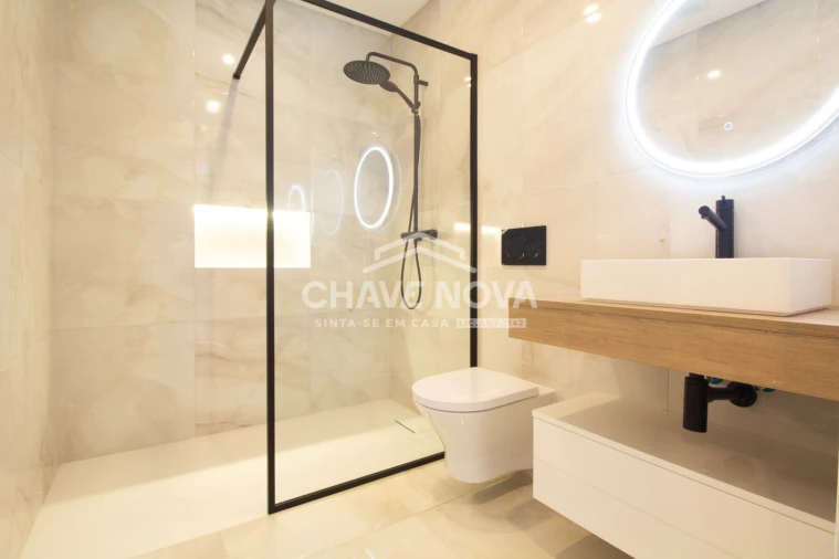 Moradia T4 para Venda em Quarteira Foto 12