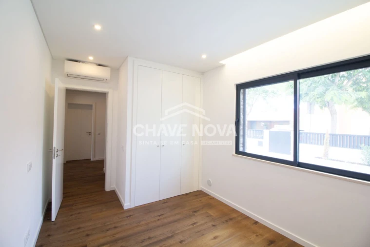 Moradia T4 para Venda em Quarteira Foto 20