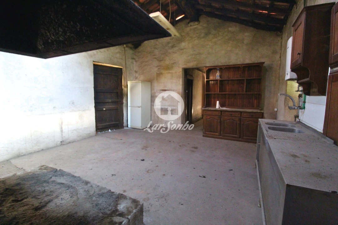 Moradia T3 para Venda em Airo Foto 9