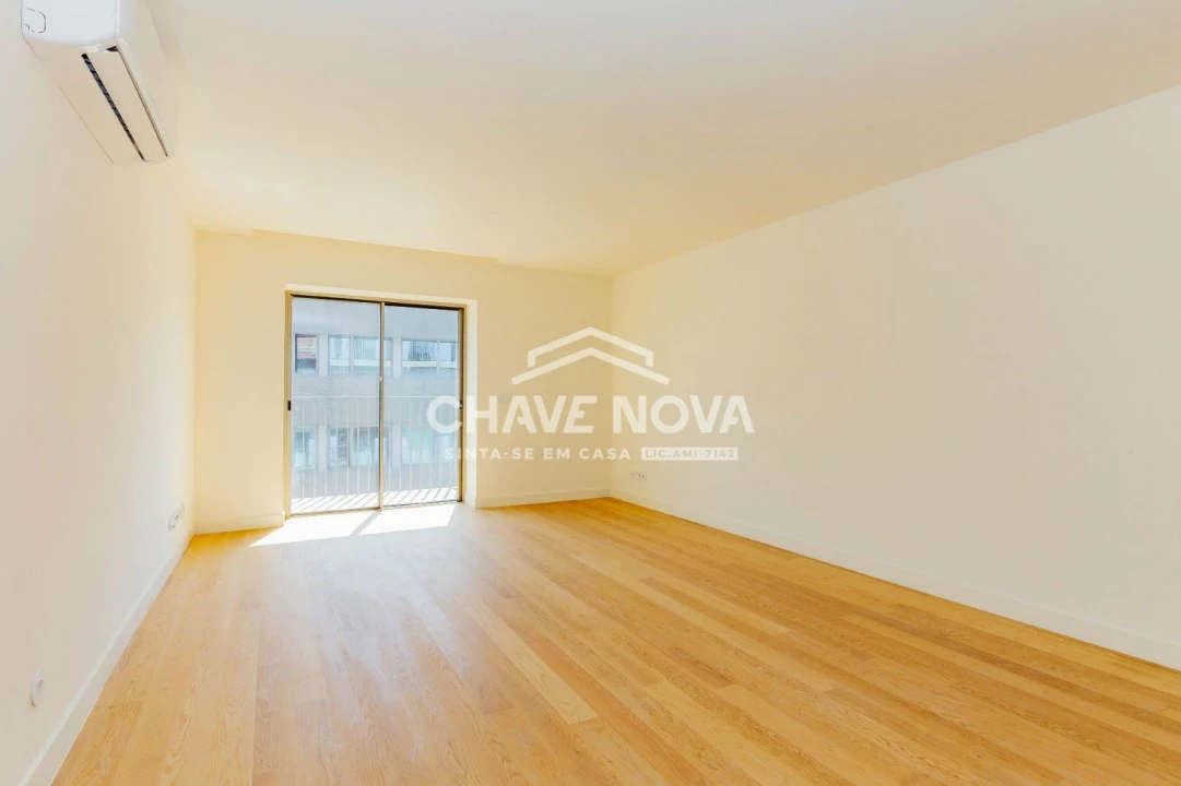 Apartamento T2 para Venda em Santo António Foto 3