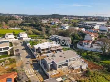 Moradia T3 para Venda em São Felix da Marinha